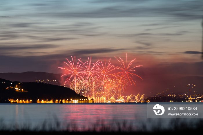 Feu d’artifice sur le Lac d’Annecy