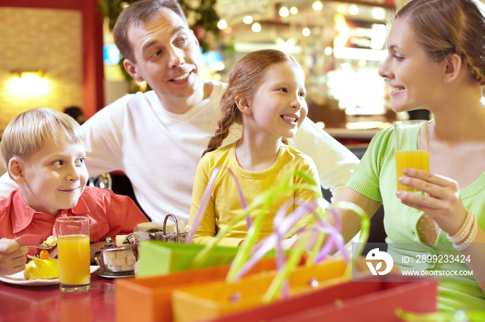 Family in cafe