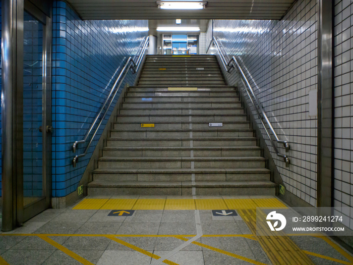 駅の階段