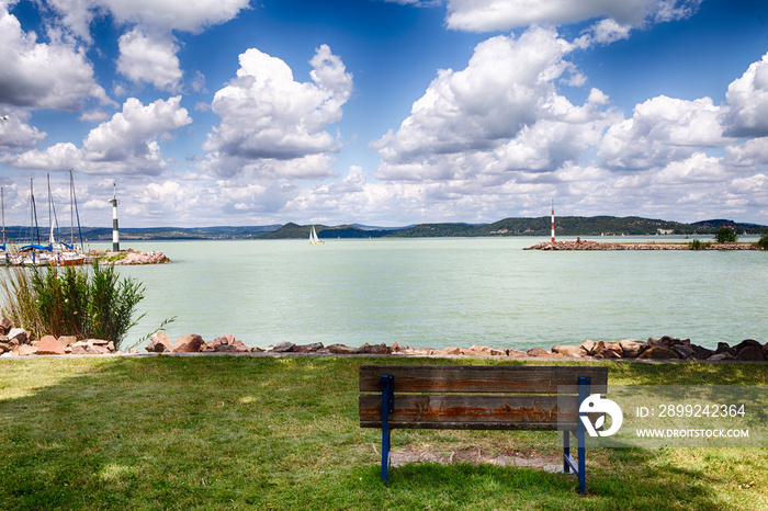 Hafen und Bank am Plattensee, Balatonfüred