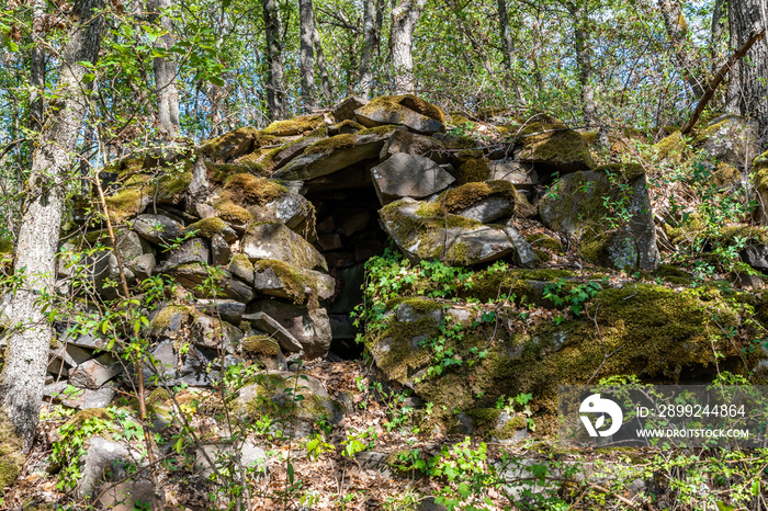 cabane de berger en pierre puy de dôme Auvergne