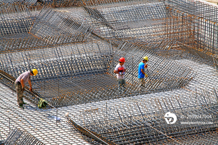 Reinforced concrete casting framework in a construction site