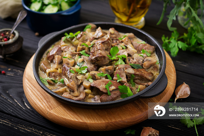 Stroganoff chicken liver with mushrooms and cream