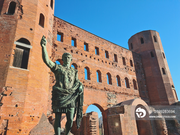 The Porta Palatina was the Porta Principalis Dextera which allowed access from the north to the Augusta Taurinorum, or the Roman civitas now known as Turin