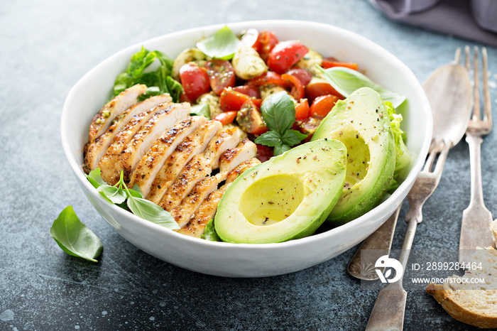 Caprese lunch bowl with grilled chicken