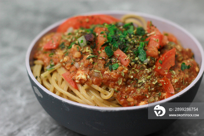 tomato lentils wholegrain spaghetti  bolognese