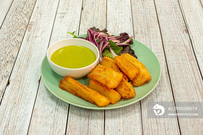 fried yuquitos