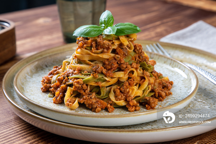 pasta tagliatelle con ragu’di carne