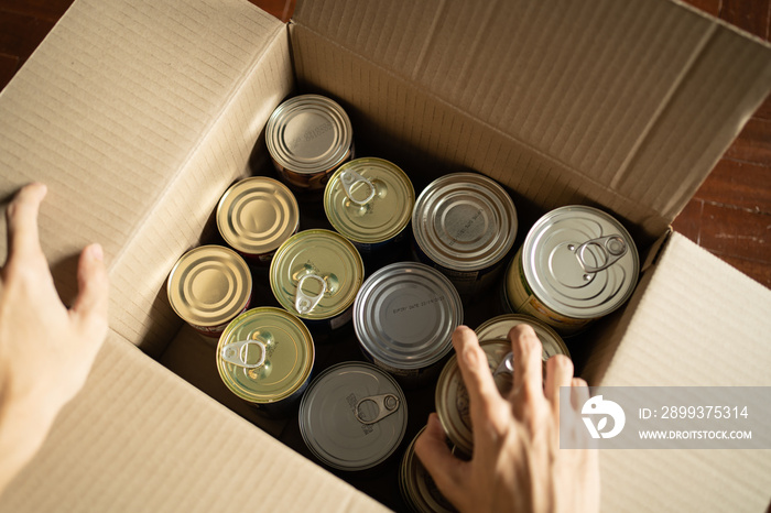 Storing canned foods in a cardboard box