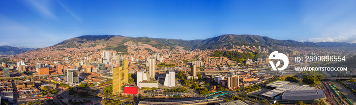 Fotografía aérea panorámica del occidente de Medellín, Antioquia (Colombia)