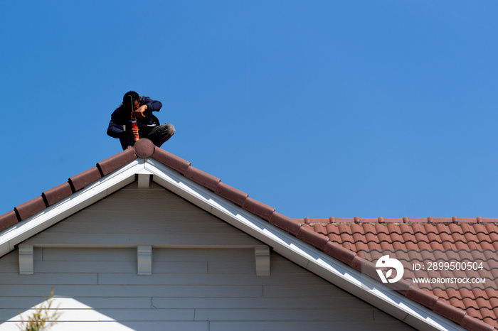 tile roofing contractor Seal the roof leaks with silicone sealant.