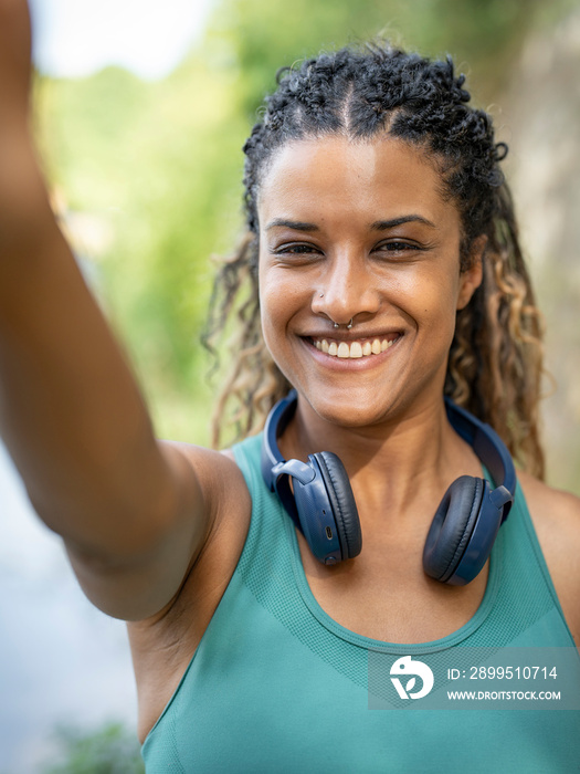 Portrait of smiling woman wearing headphones