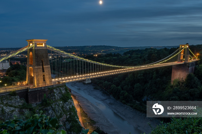 Clifton suspension bridge at night