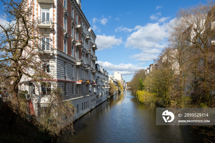 Isebekkanal in Hamburg Eimsbüttel im Herbst