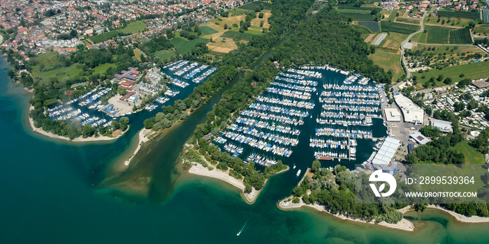 Luftaufnahme Naturhafen Langenargen mit Booten am Bodensee