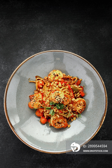 Fettuccine pasta with shrimps and tomatoes