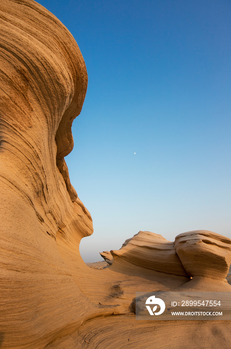 The fossil rock desert in Abu Dhabi has small sized rock of several shapes in similarly patterned which was formed naturally by blowing wind, These are some good spots for photography