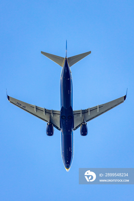 Airplanes in the Sky, Ireland, Ryanair