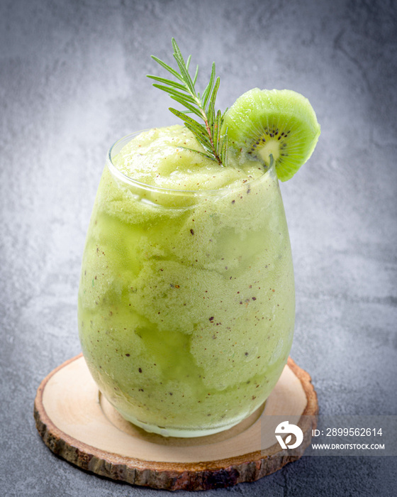 Fresh Fruit kiwi Smoothie blend