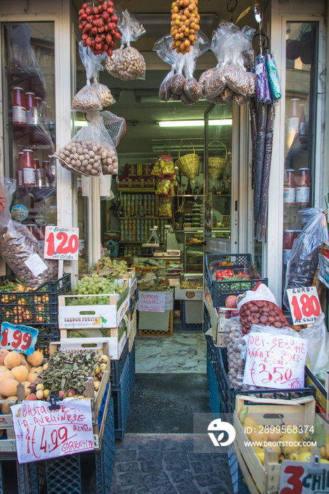 petite épicerie ouverte