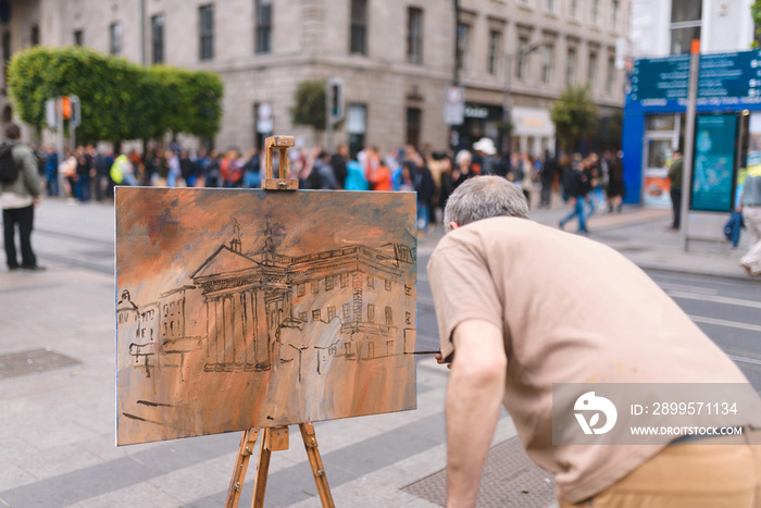 picture of old painter in street