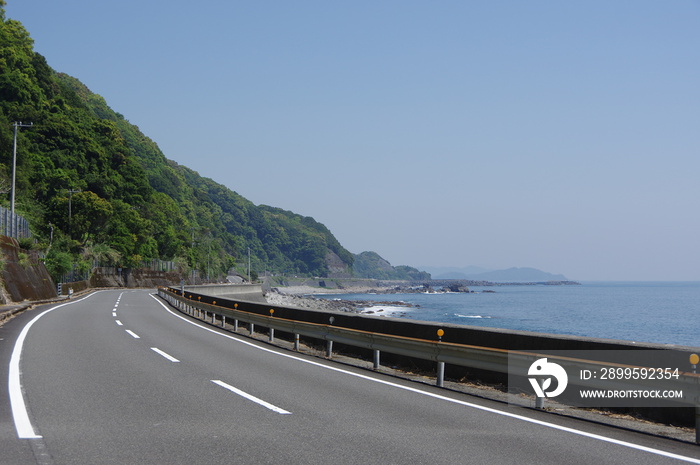 海沿いの道