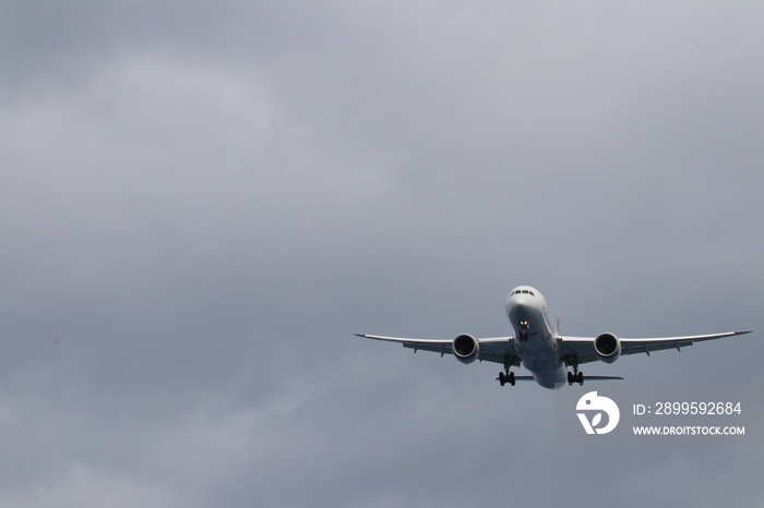 latam airlines 787 aterrizando isla de pascua