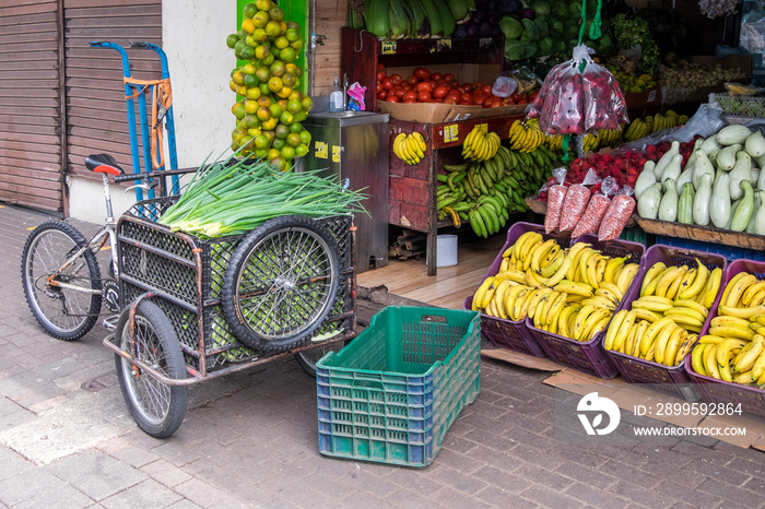 Tienda de venta de verduras y frutas en la la ciudad de San José en Costa RIca