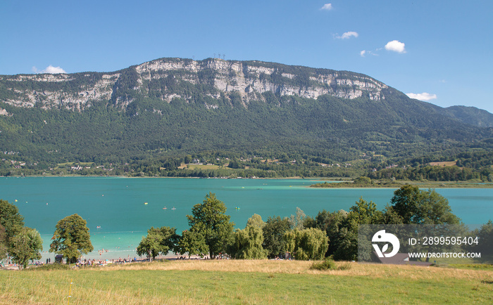 Lac d’Aiguebelette depuis le Sougey