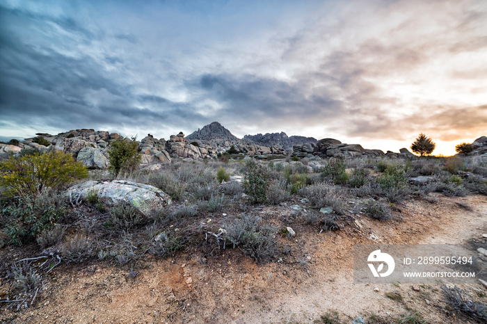 Riscos de granito en la Sierra de la Cabrera al amanecer. Madrid. España. Europa.