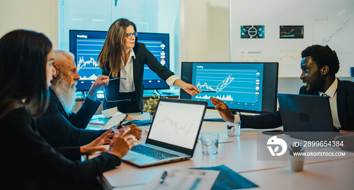 Business trader woman doing exchange market presentation to her teamwork inside bank office - Focus 