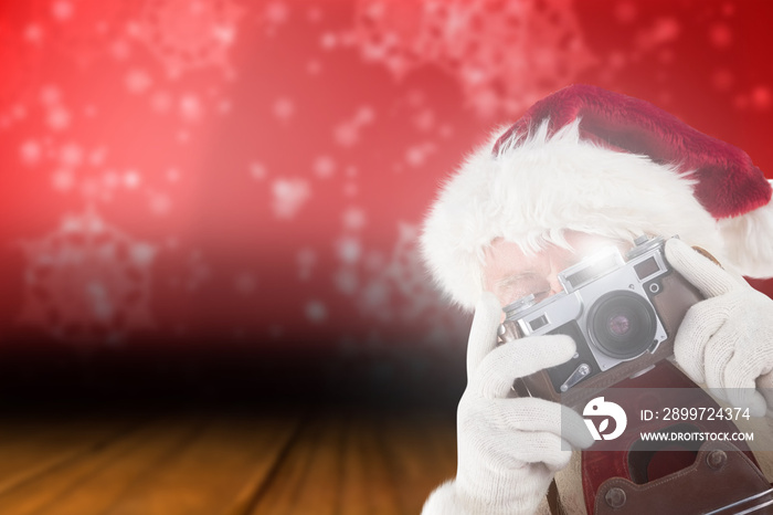 圣诞老人正在地板上的雪花壁纸上拍照