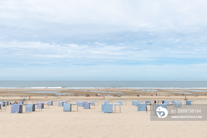 SOULAC-SUR-MER (Médoc, France). Les célèbres cabines de plage