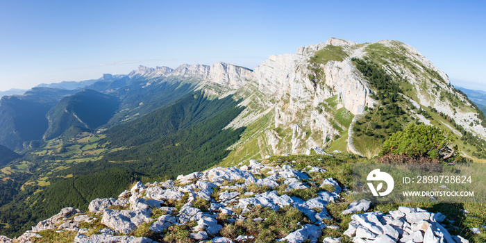 Panorama sur le massif du Vercors au pas de la Balme, Isère, France