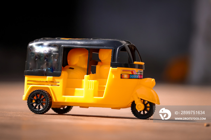 印度汽车人力车，黄色和黑色汽车人力车玩具，印度美景