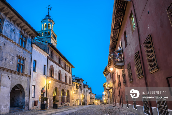 Saluzzo, Cuneo, ora blu