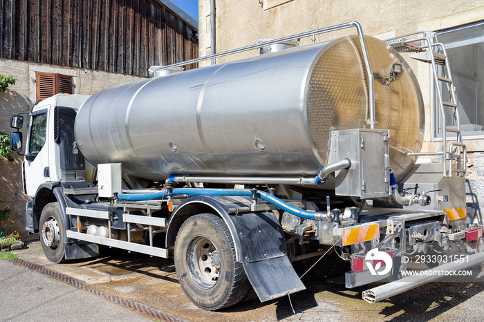 Liquid storage tank cistern truck for milk in dairy in France