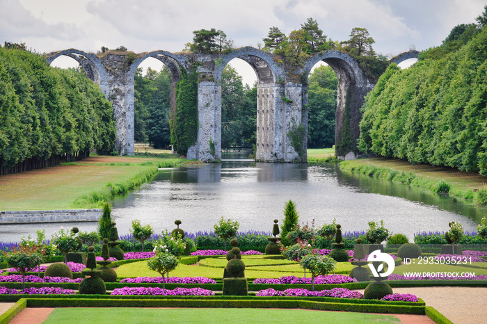 Acueducto y jardin del chateau de Maintenon