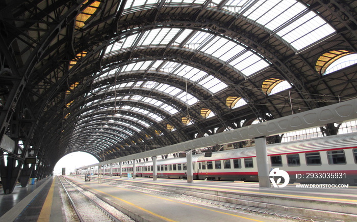 Stazione Centrale di Milano - partenze e arrivi