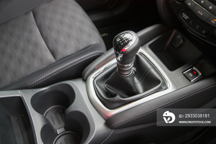 Center console of a manual vehicle