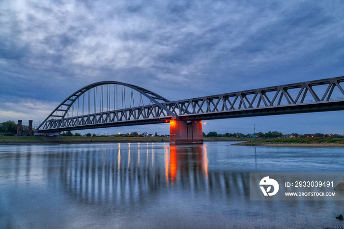 Eisenbahnbrücke über den Rhein bei Düsseldorf Hamm