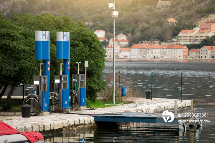 Hydrogen filling station for boats at the pier