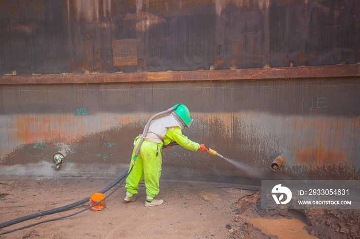 Female worker surface corrosion plate preparation by sand blasting