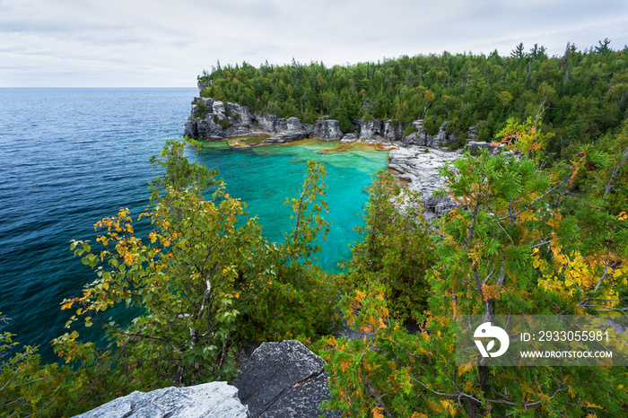 Anse Indian Head dans le parc national de la péninsule de Bruce au bord du lac Huron dans la baie Géorgienne en Ontario - Canada