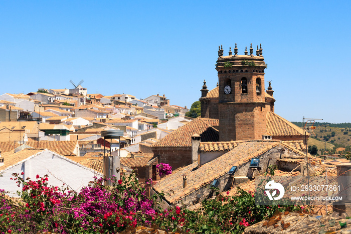 Monumento - Iglesia San Mateo en Baños de la Encina, Jaén, España