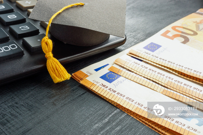 A graduate cap on a calculator and a euro as a symbol of tuition fees.