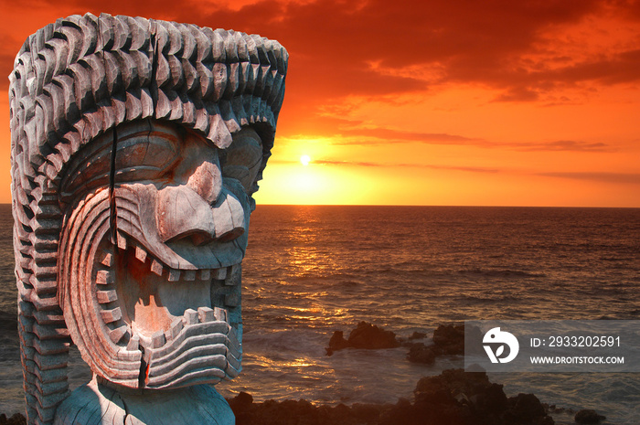 古代夏威夷当地神的雕像。