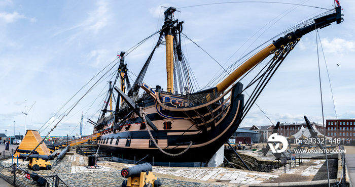 英国皇家海军胜利号（HMS Victory）是一艘拥有104门火炮的皇家海军一流舰艇，于1758年订购，并在
1420894036,街头美食春卷