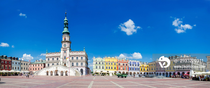 波兰扎莫斯克旧城区的主广场。大型全景图