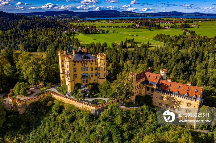 Schloss Hohenschwangau aus der Luft - Hochauflösende Luftbildaufnahmen von Schloss Hohenschwangau